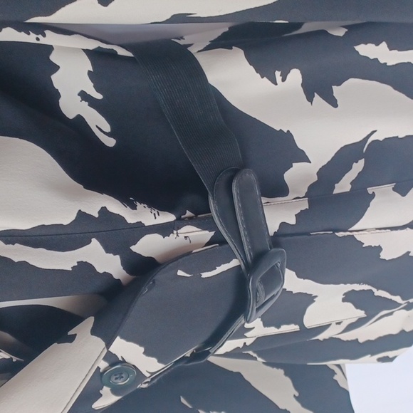 Wrapper jacket Jr sz M, black & cream, belted - Picture 4 of 7